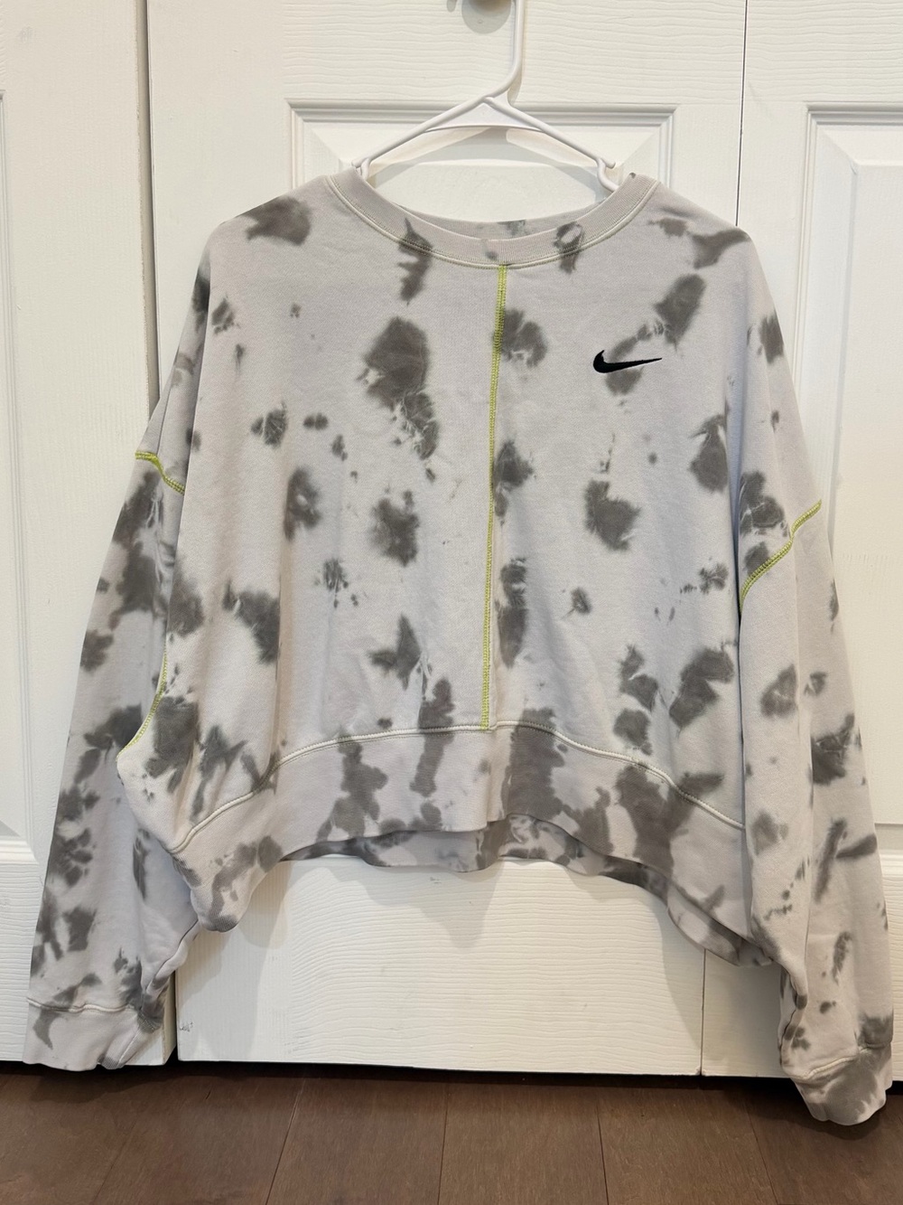 Nike Women's White & Gray Tie-Dye Cropped Crewneck Sweatshirt